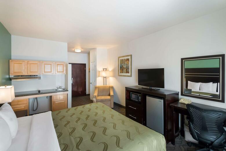 Hotel Quality Inn & Suites Airport West