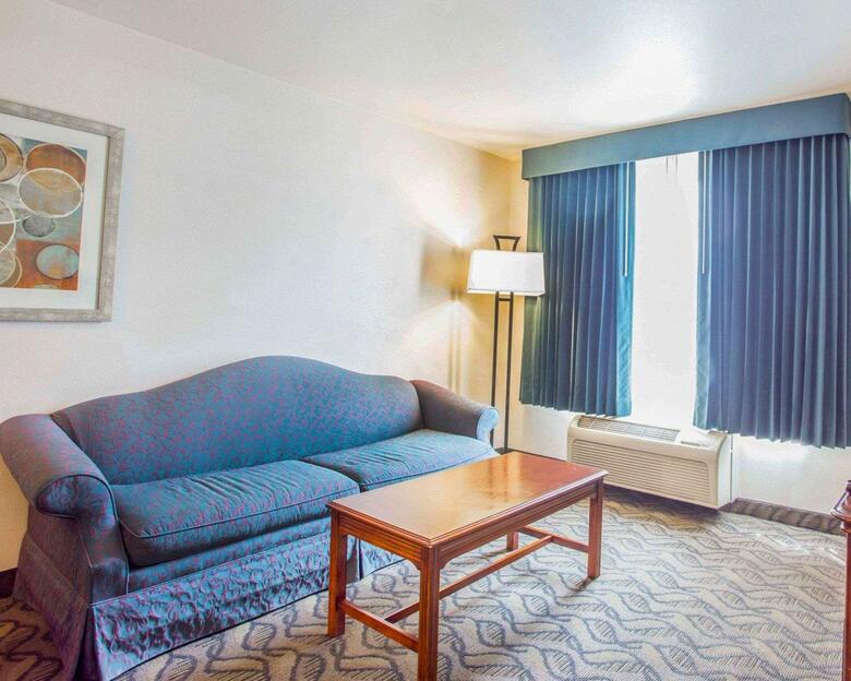 Hotel Quality Inn & Suites Airport West