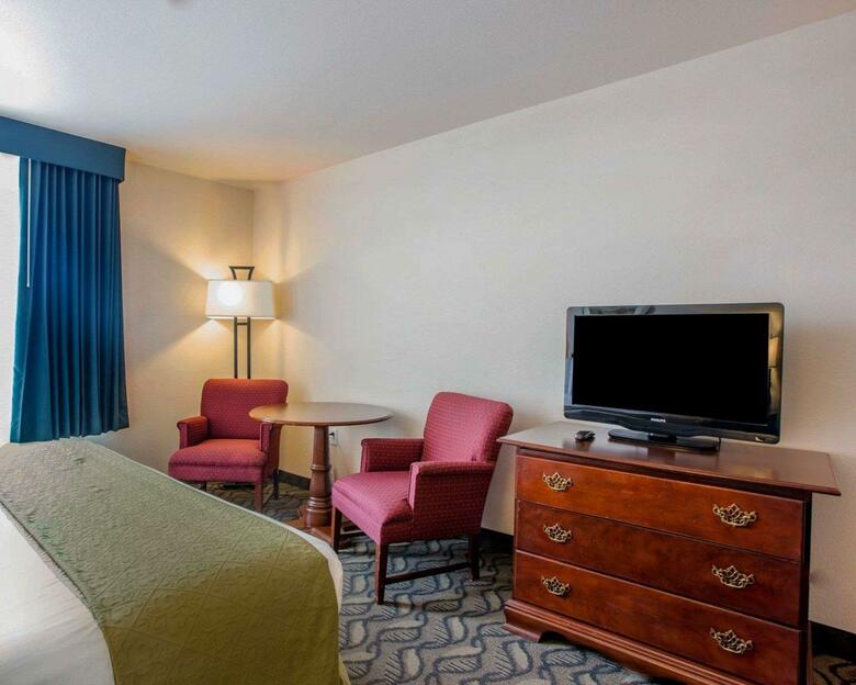 Hotel Quality Inn & Suites Airport West
