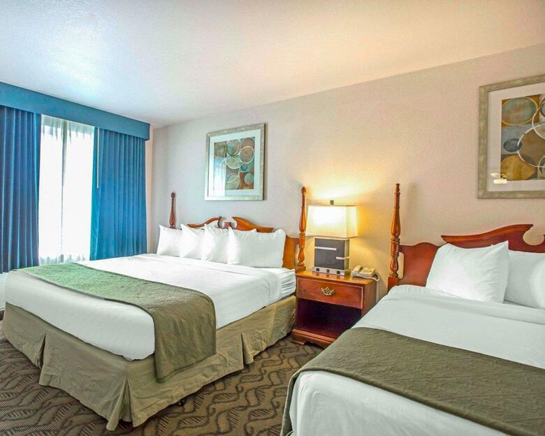 Hotel Quality Inn & Suites Airport West