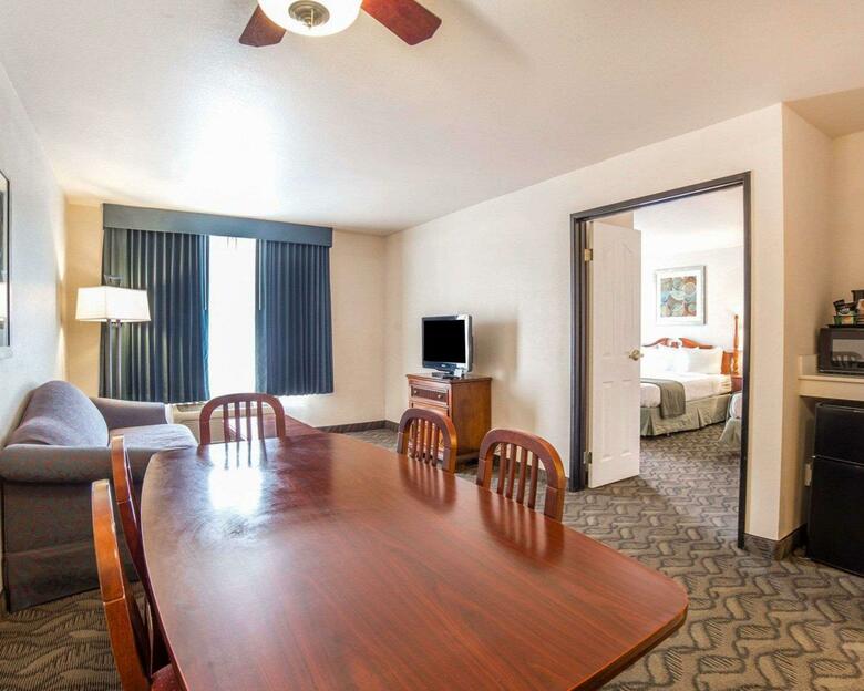 Hotel Quality Inn & Suites Airport West