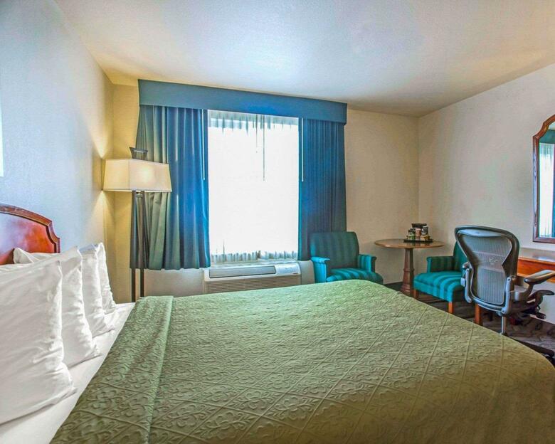 Hotel Quality Inn & Suites Airport West