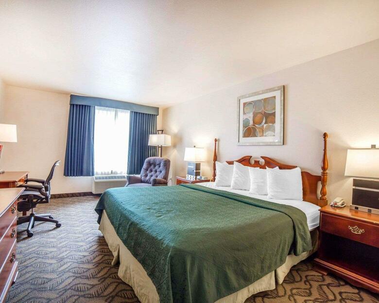 Hotel Quality Inn & Suites Airport West
