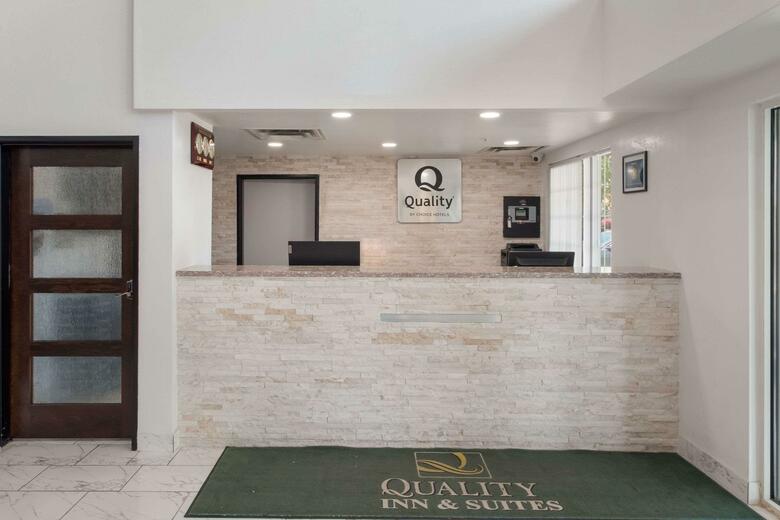 Hotel Quality Inn & Suites Airport West