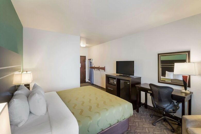 Hotel Quality Inn & Suites Airport West