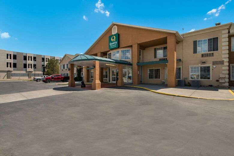 Hotel Quality Inn & Suites Airport West