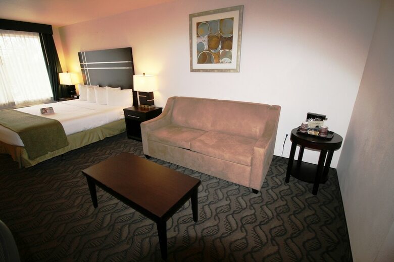Hotel Quality Inn & Suites Airport West