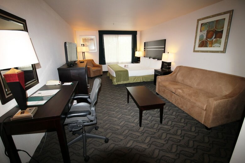 Hotel Quality Inn & Suites Airport West