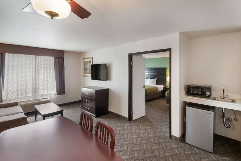 Hotel Quality Inn & Suites Airport West