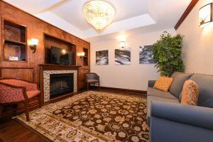 Hotel Clarion Inn & Suites