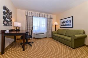 Hotel Clarion Inn & Suites