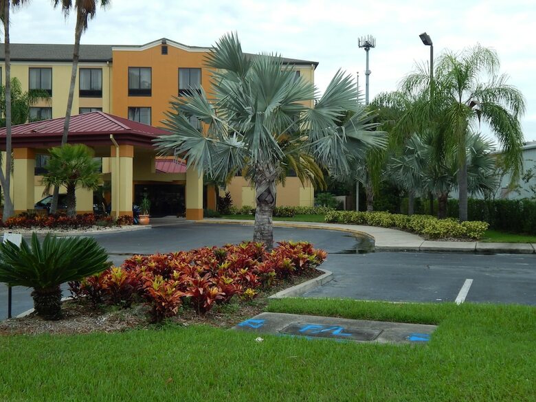 Hotel Comfort Suites