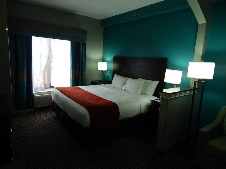 Hotel Comfort Suites