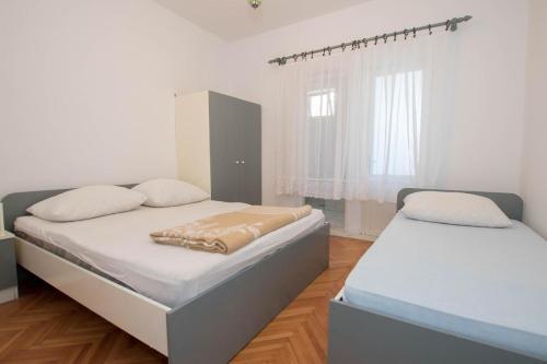 Apartment Arbanija 1122a