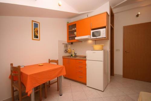 Apartment Arbanija 4646b