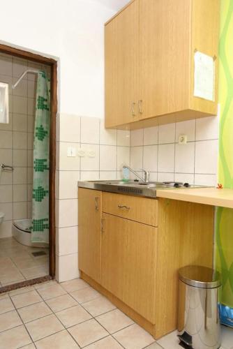 Apartment Trpanj 10047b