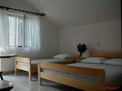 Trpanj Apartment Sleeps 9
