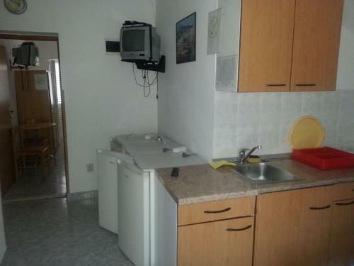 Trpanj Apartment Sleeps 9