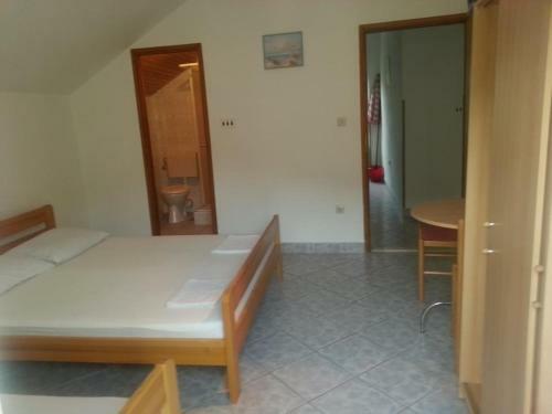 Trpanj Apartment Sleeps 9