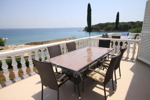 Apartments By The Sea Ugljan - 829