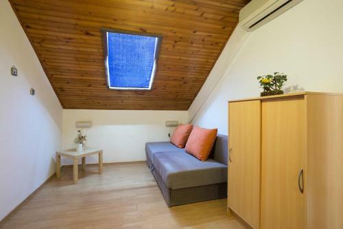 Apartments With A Parking Space Ugljan - 8241