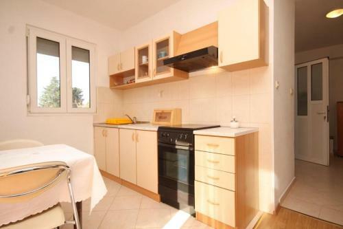 Apartments With A Parking Space Ugljan - 8430