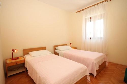 Apartments By The Sea Ugljan - 8301