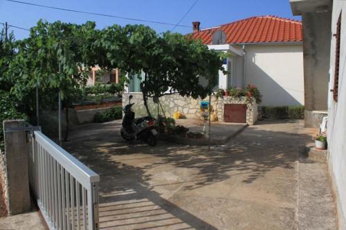 Apartments By The Sea Ugljan - 8266