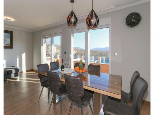 Three-bedroom Holiday Home In Ugljane