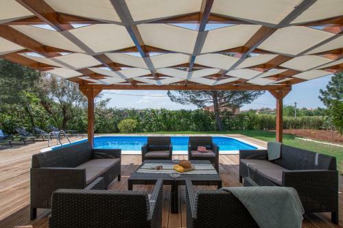 Villa Mira