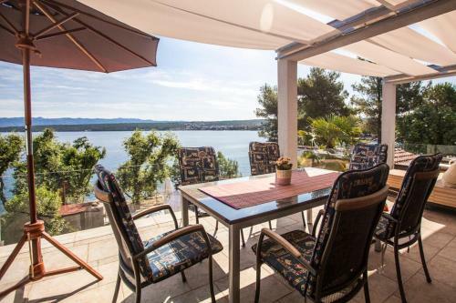 Vantacici Villa Sleeps 5 Pool Air Con Wifi