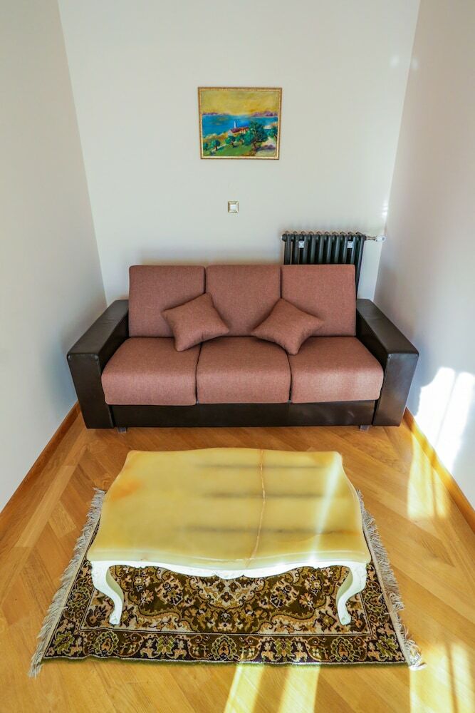 Bed & Breakfast Arbia Dorka Heritage Palace