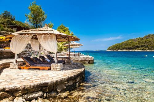 Pebble Bay Paradise House
