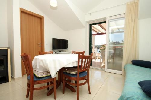 Apartment Verunic 8103a