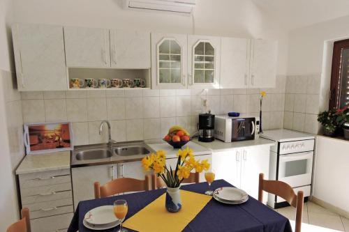 Apartment Veli Rat 436a