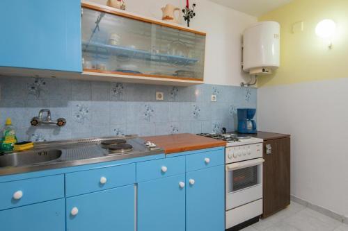 Holiday Home (160-1)