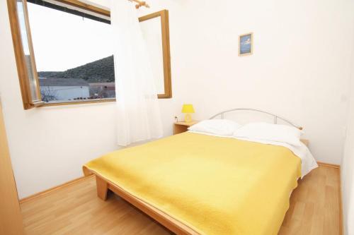 Family Friendly Seaside Apartments Vinisce (Trogir) - 5946