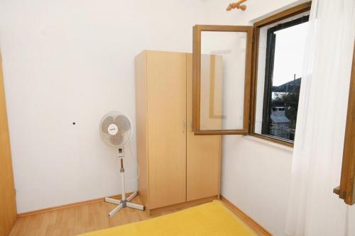 Family Friendly Seaside Apartments Vinisce (Trogir) - 5946
