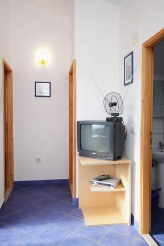 Family Friendly Seaside Apartments Vinisce (Trogir) - 5946