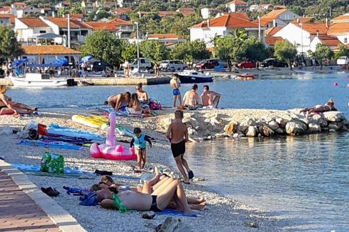 Family Friendly Seaside Apartments Vinisce (Trogir) - 5946