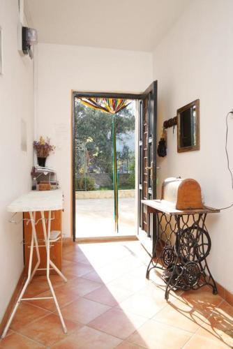 Family Friendly Seaside Apartments Vinisce (Trogir) - 5946