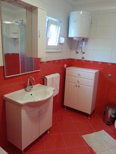 Apartments By The Sea Vinisce (trogir) - 13775