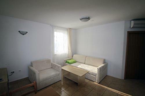 Apartments Jakov