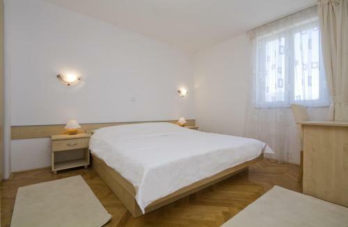 Apartments Jakov