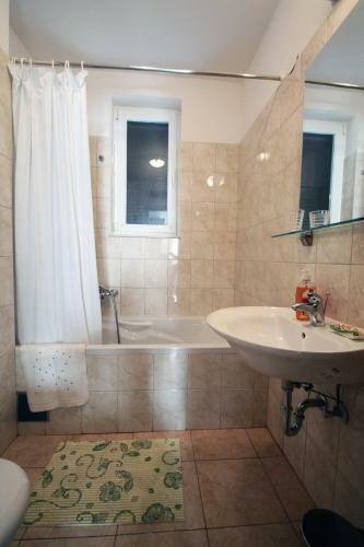 Apartments Jakov