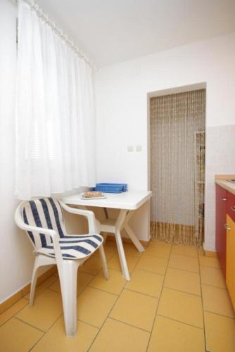 Apartment Vinjerac 6144b