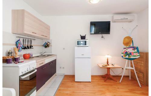 Two-bedroom Apartment In Vinjerac