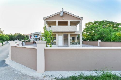 Apartments Veli?