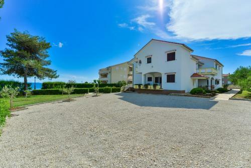 Apartments Liveri?