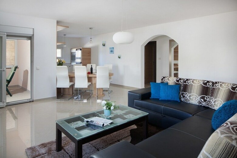 Apartments Malibu Two